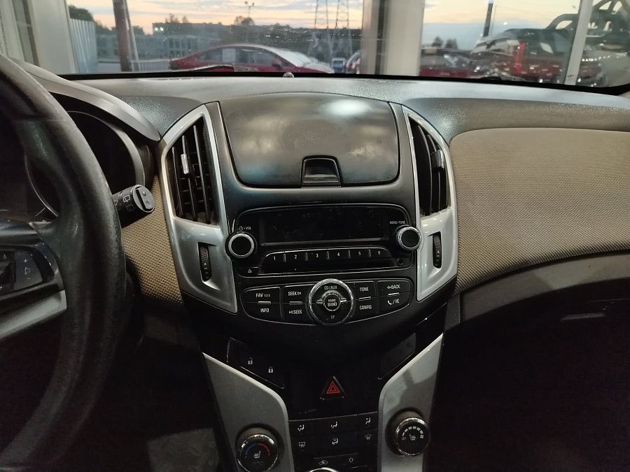 Chevrolet Cruze 1.6 MT (109 л.с.), 2013