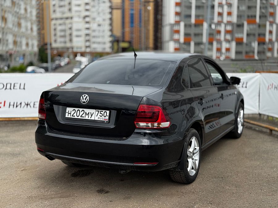 Volkswagen Polo 1.6 MT (105 л.с.), 2015
