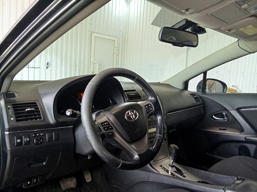 Toyota Avensis 1.8 CVT (147 л.с.), 2010