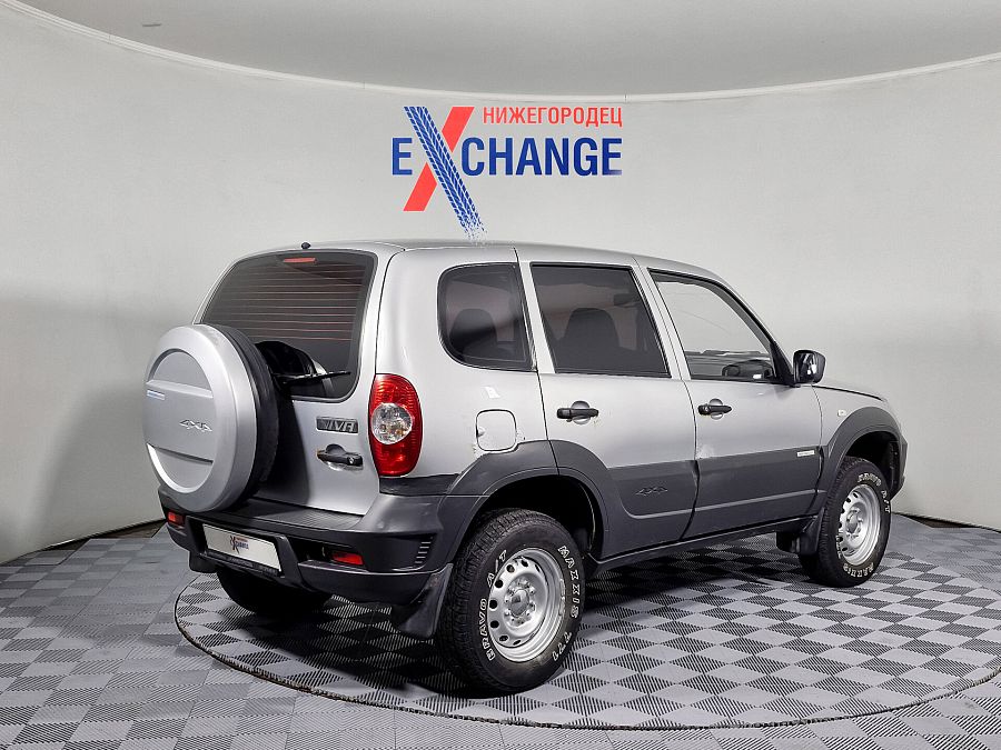 Chevrolet Niva 1.7 MT (80 л.с.) 4WD, 2012