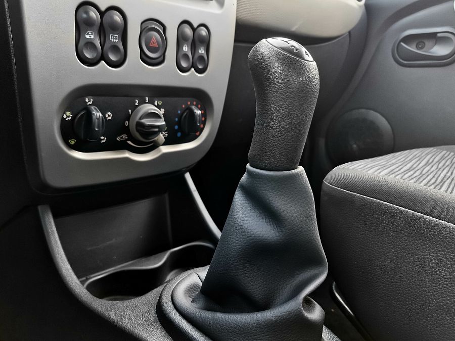 Renault Sandero 1.6 MT (84 л.с.), 2011 Renault Sandero 1.6 MT (84 л.с.), 2011