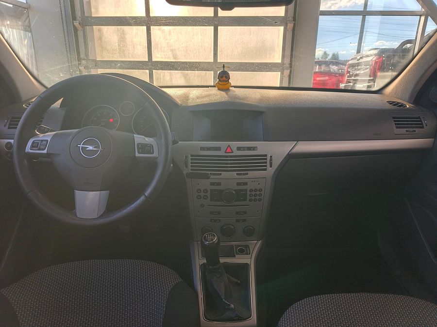Opel Astra 1.6 MT (115 л.с.), 2011