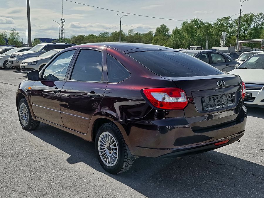 Lada (Ваз) Granta 1.6 MT (87 л.с.), 2015